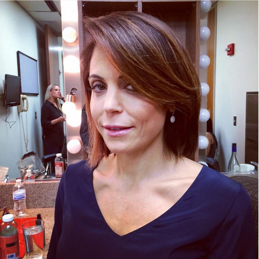 bethenny frankel short hair blue top