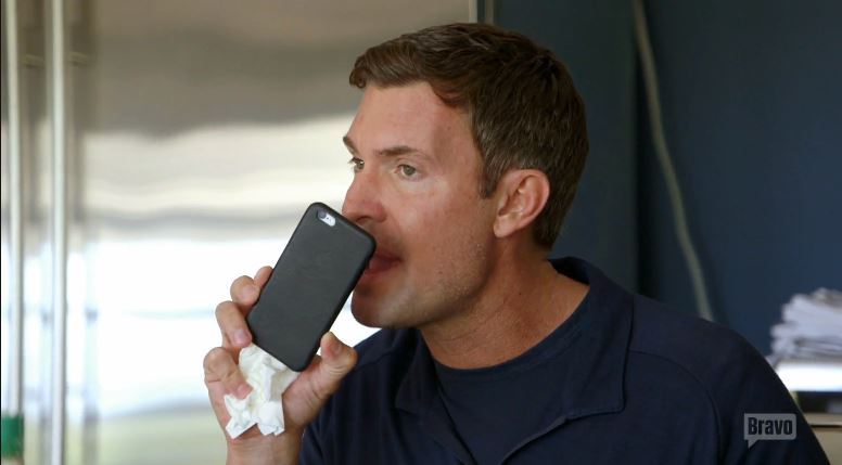 Jeff-Lewis-Phone-Navy-Polo-Flipping-Out-001