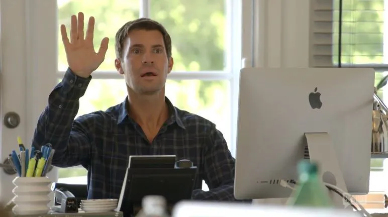 Jeff-Lewis-Plaid-Shirt-Waving-Flipping-Out