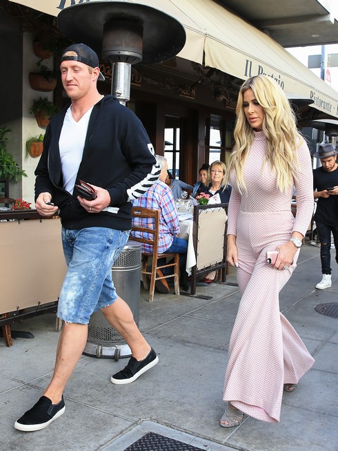 LOS ANGELES, CA - OCTOBER 15: Kroy Biermann and Kim Zolciak are seen on October 15, 2016 in Los Angeles, California. (Photo by BG001/Bauer-Griffin/GC Images)
