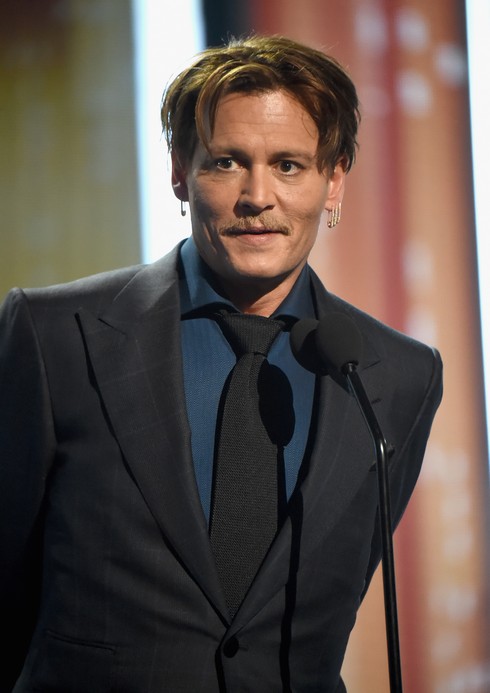 LOS ANGELES, CA - JANUARY 18: Actor Johnny Depp accepts the Favorite Movie Icon Award onstage during the People's Choice Awards 2017 at Microsoft Theater on January 18, 2017 in Los Angeles, California. (Photo by Jeff Kravitz/FilmMagic)