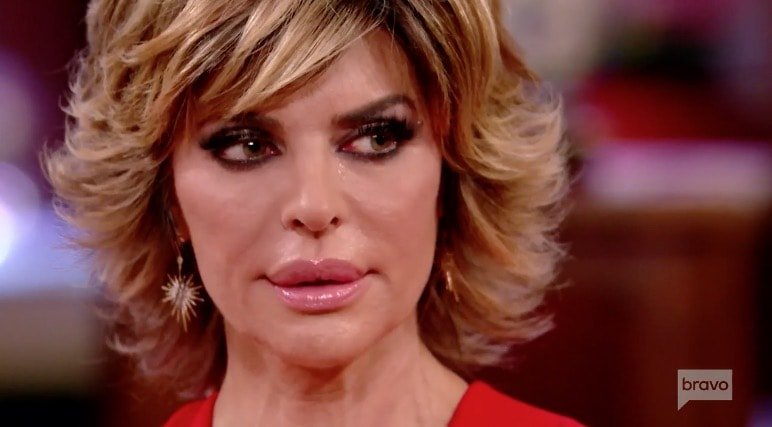 Lisa Rinna cries over blue bunny