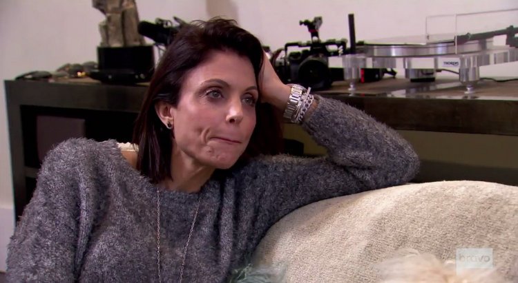 Bethenny.Frankel.Gray.Sweater.Couch.RHONY