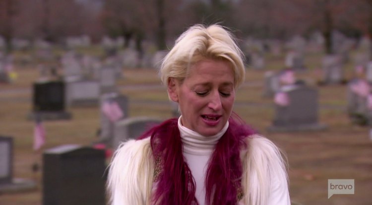 Dorinda.Medley.Redvest.Grave.RHONY