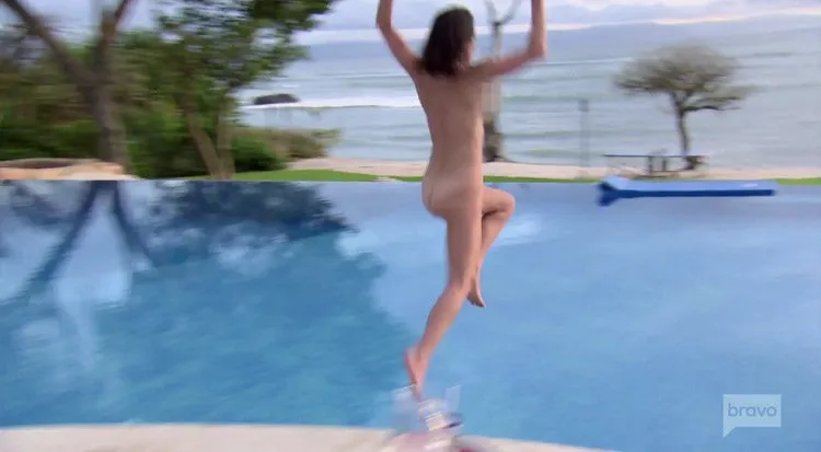 Bethenny-Frankel-Naked-Pool-Mexico-RHONY