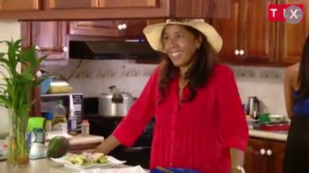 Pedro-Mom-Hat-Kitchen-90-Day-Fiance