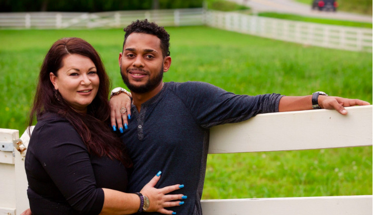90 Day Fiancé’s Molly Hopkins Spills The Tea On Luis On The Pink Shade Podcast: "He Became A Pampered Prince"