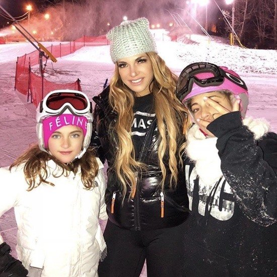 Teresa Giudice Skis With Her Daughters – Photos