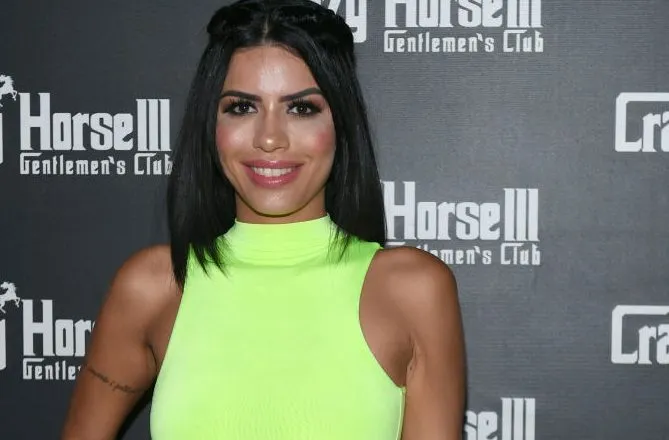 90 Day Fiance Star Larissa Dos Santos Lima Says She'd Do Porn For $500K