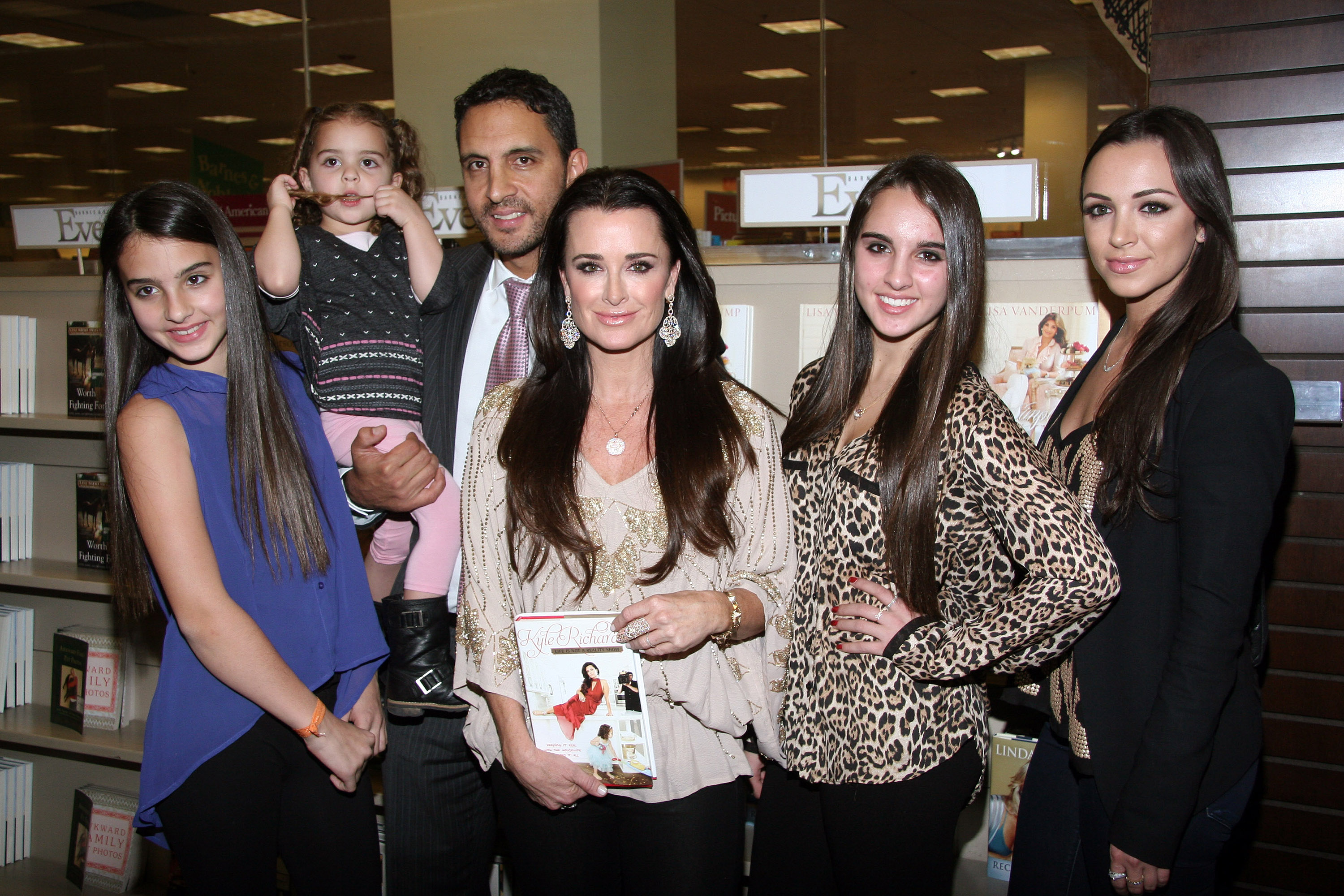 Gina Kirschenheiter Rooting For Kyle Richards and Mauricio Umansky