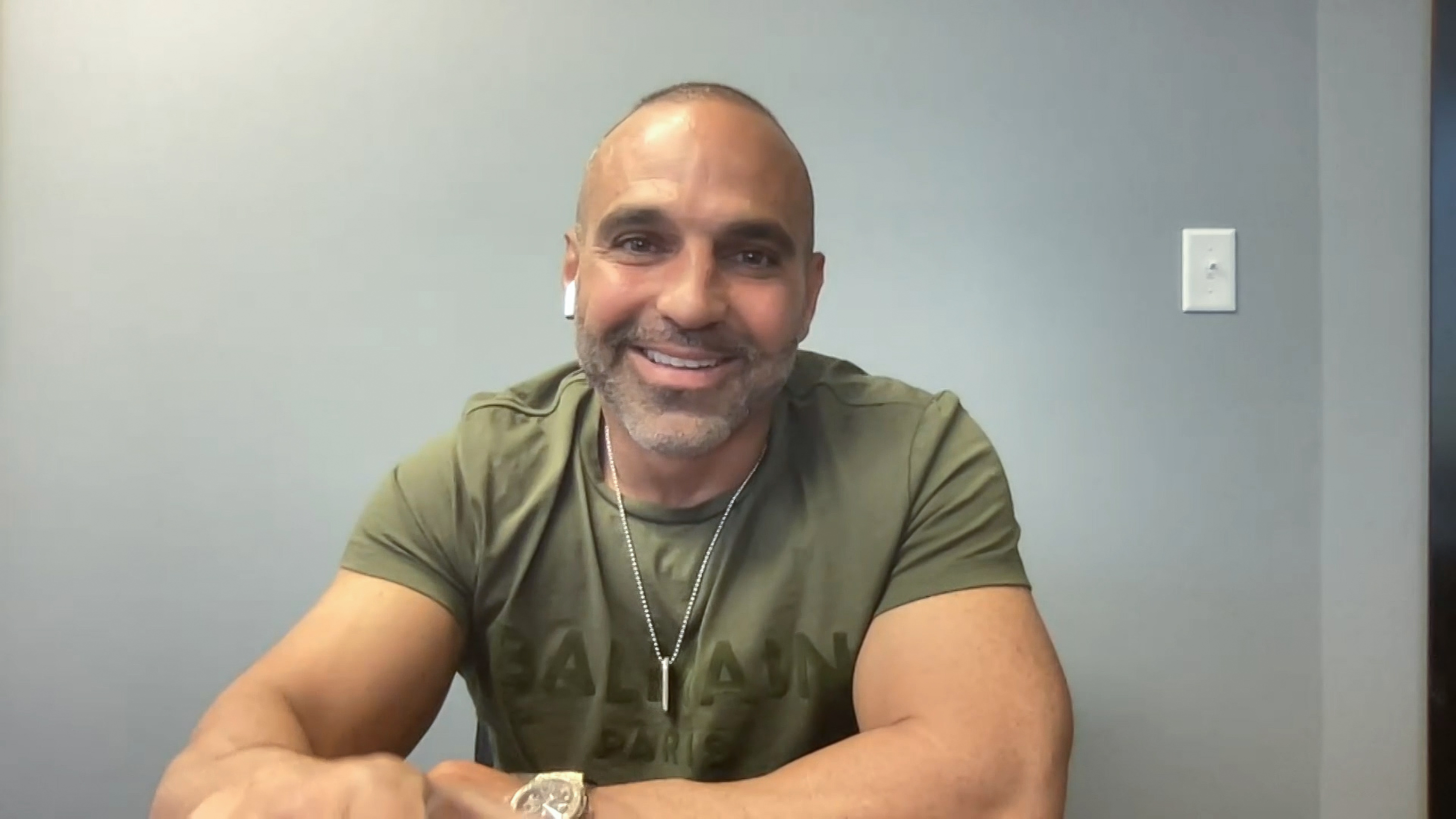 Joe Ordained Minister to Officiate Cousin's Wedding(02)