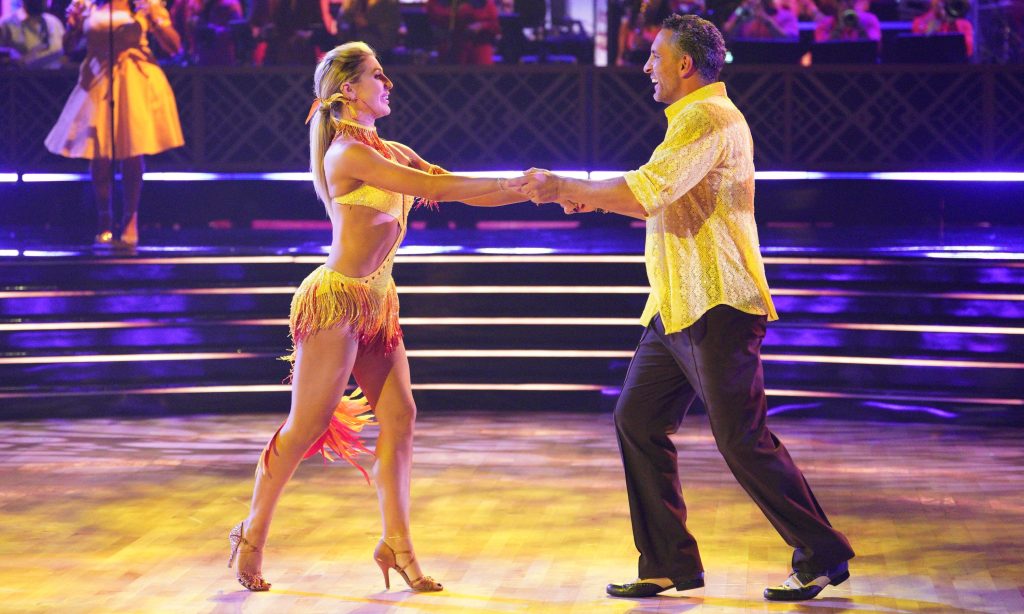 Maurico Umansky and Emma Slater dancing in yellow costumes on Dancing with the Stars