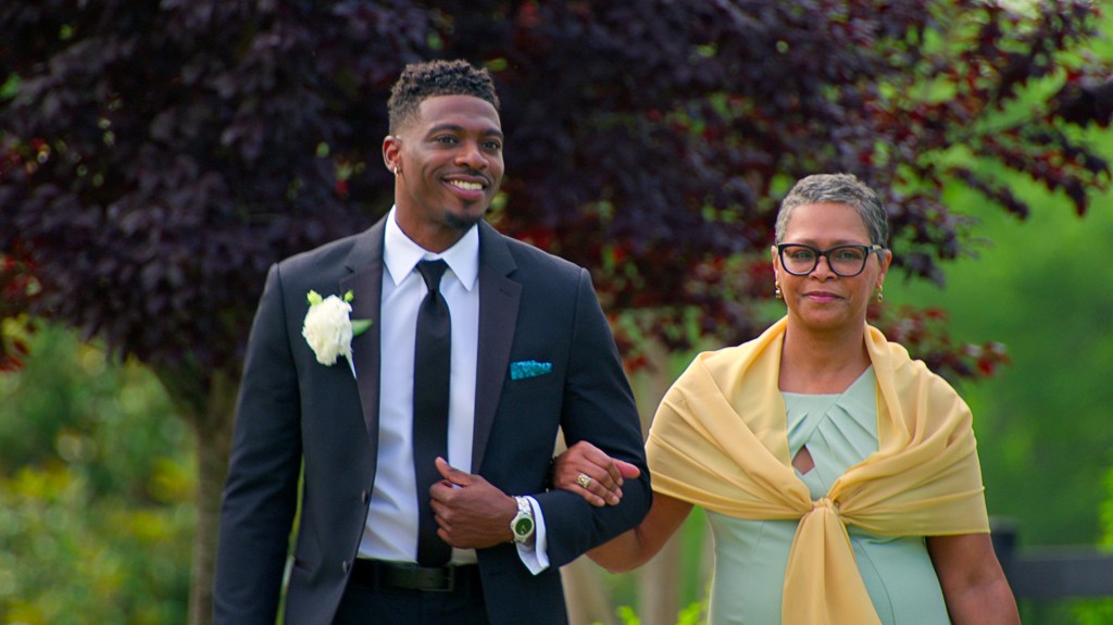 Love Is Blind: Clay Gravesande with his mother