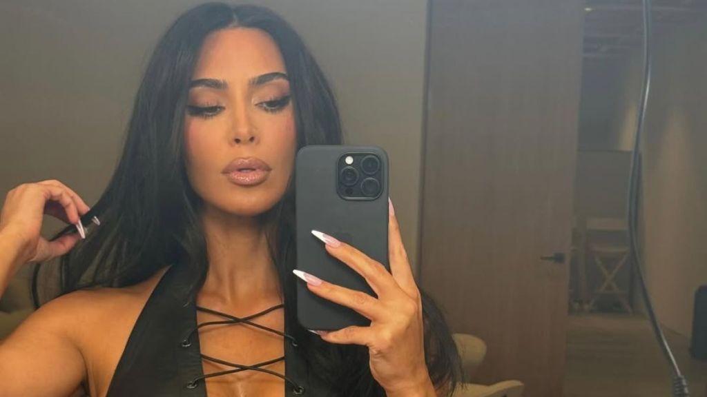 Kim Kardashian bikini photos