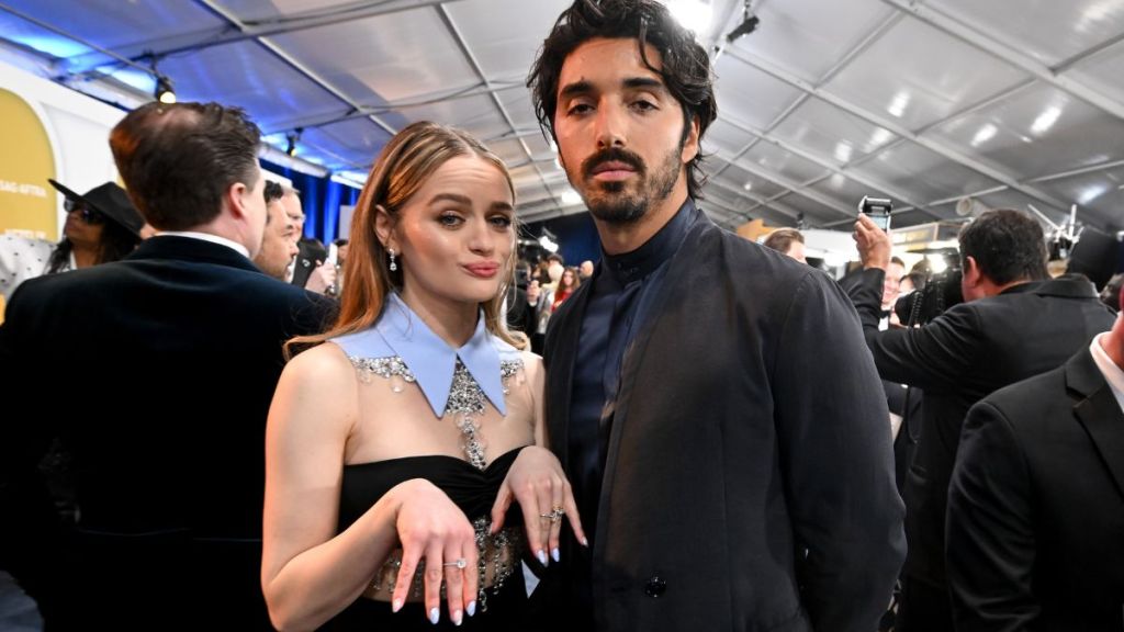 Joey King, Taylor Zakhar Perez at the 31st Screen Actors Guild Awards held at Shrine Auditorium and Expo Hall on February 23, 2025 in Los Angeles, California.