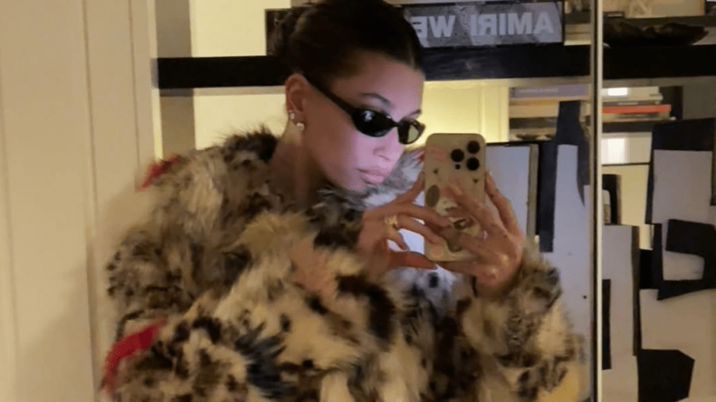 Hailey Bieber photos