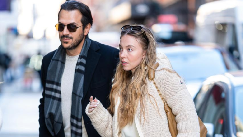 Sydney Sweeney kissing fiancé Jonathan Davino photos breakup rumors