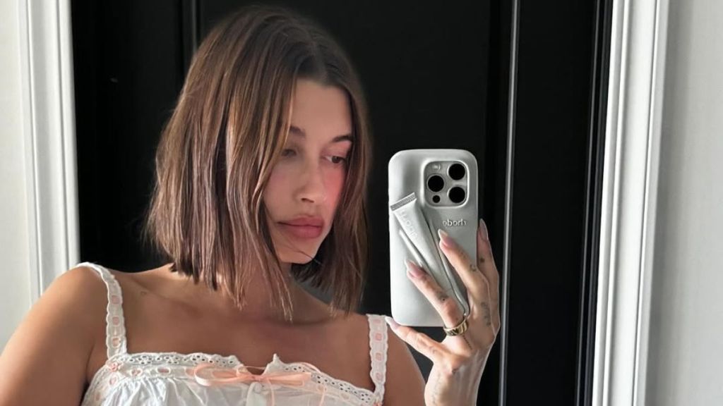 Hailey Bieber bikini photo