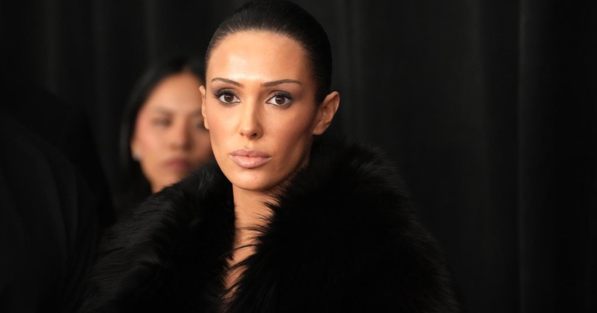 Photos: Bianca Censori Spotted at Mental Health Clinic Amid Kanye West Drama