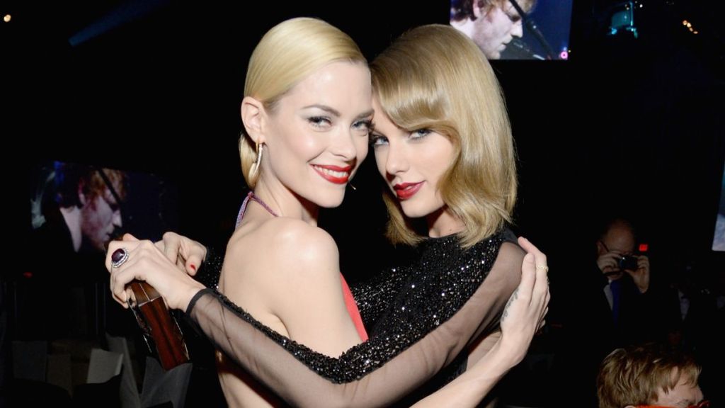 Actress Jaime King (L) and recording artist Taylor Swift attend the 22nd Annual Elton John AIDS Foundation Academy Awards Viewing Party at The City of West Hollywood Park on March 2, 2014 in West Hollywood, California.