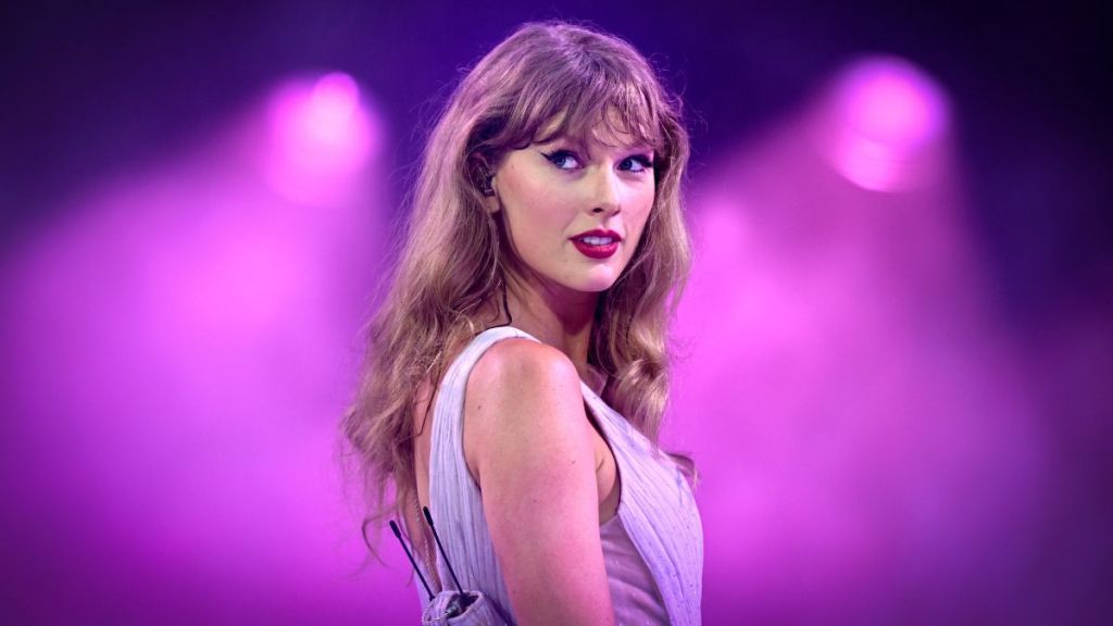 Taylor Swift's Old Cape Cod Mansion: Sale Price Triples