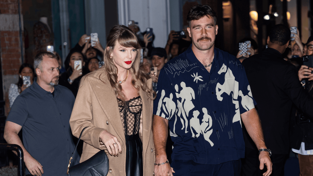 Travis Kelce loves his girlfriend Taylor Swift so much that he keeps a dedicated list of gift ideas for her on his phone. Recently, he generously spent over $80,000 on a luxurious present—just to win something special from Taylor in return. - News