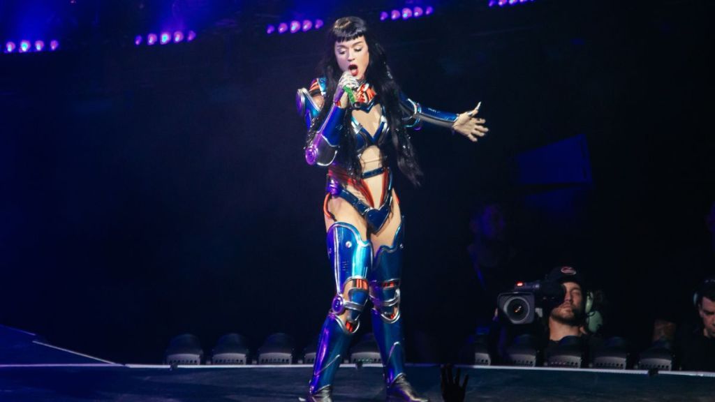 Katy Perry wardrobe malfunction