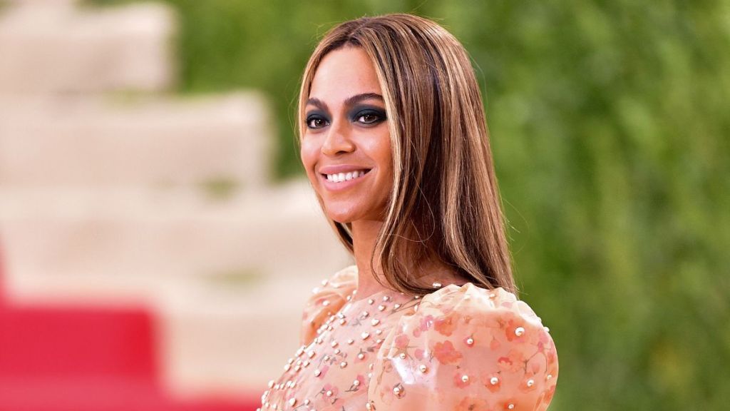 Beyonce Knowles attends 'Manus x Machina: Fashion in an Age of Technology' Costume Institute Gala at Metropolitan Museum of Art on May 2, 2016 in New York City.