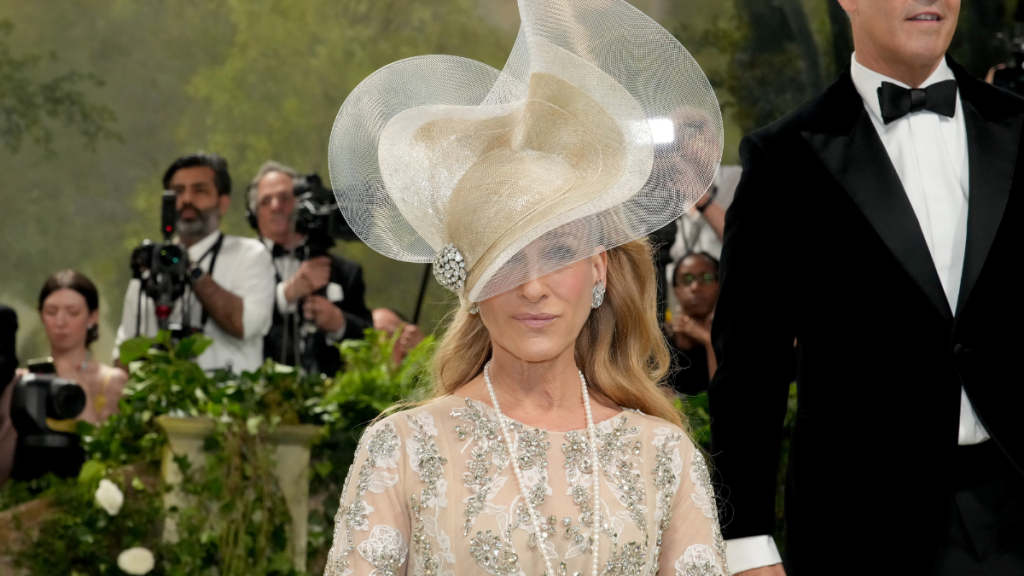 Sarah Jessica Parker attends the 2024 Met Gala Celebrating "Sleeping Beauties: Reawakening Fashion" at The Metropolitan Museum of Art on May 06, 2024 in New York City.