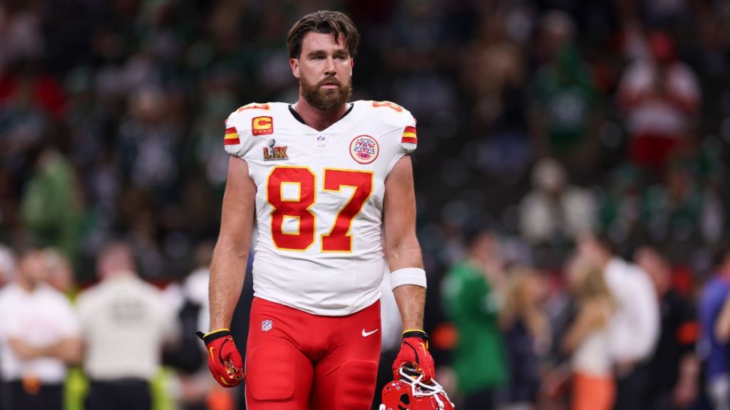 Travis Kelce #87 of the Kansas City Chiefs warms up prior to Super Bowl LIX against the Philadelphia Eagles at Caesars Superdome on February 09, 2025, in New Orleans, Louisiana.