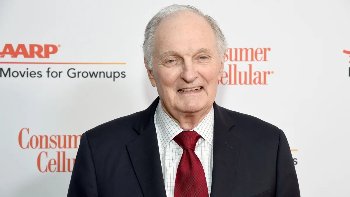 what's alan alda's net worth