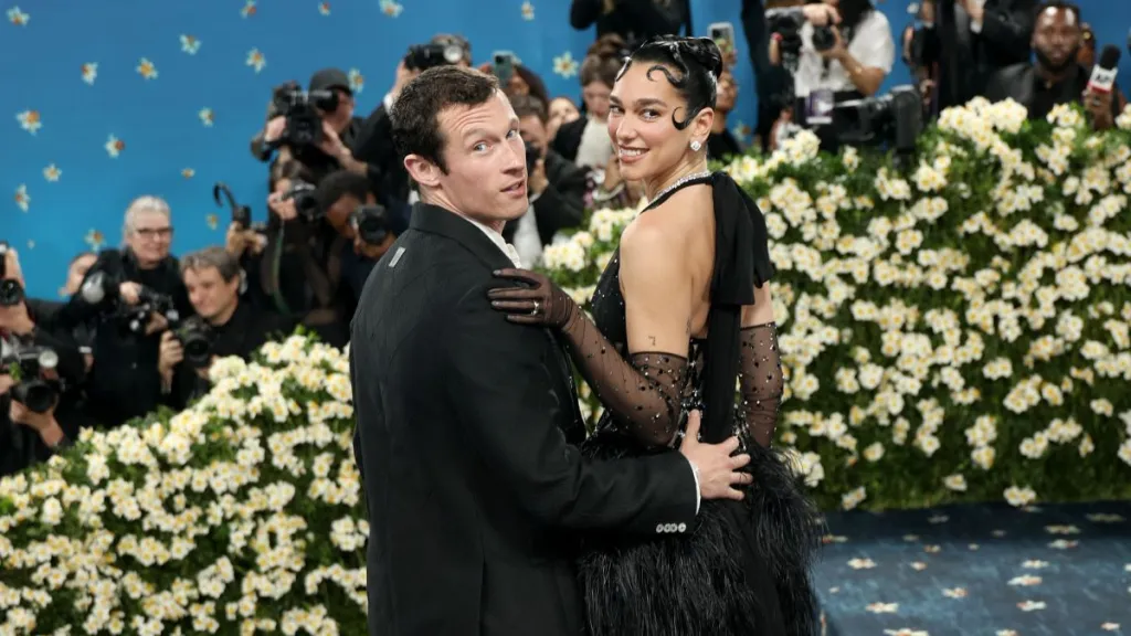Dua Lipa fiancé