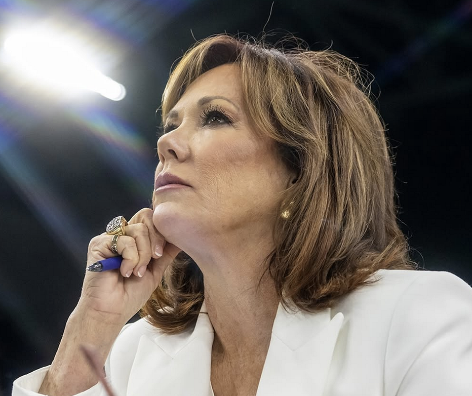 Kelli Finglass