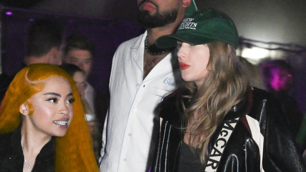 Taylor Swift Travis Kelce relationship