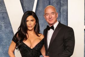 Jeff Bezos (R) and Lauren Sánchez attend the 2023 Vanity Fair Oscar Party Hosted By Radhika Jones at Wallis Annenberg Center for the Performing Arts on March 12, 2023 in Beverly Hills, California