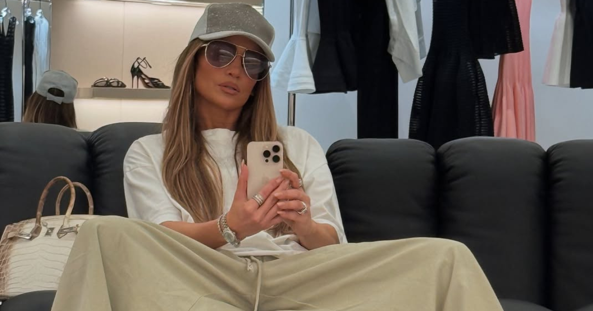 Jennifer Lopez Celebrated Her Birthday With Unknown People, Says ‘Source’
