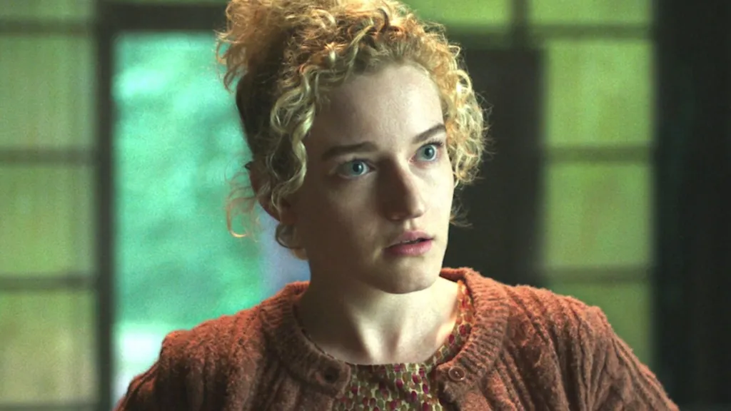 Julia Garner Net Worth 2025: How Much Money Does She Make?