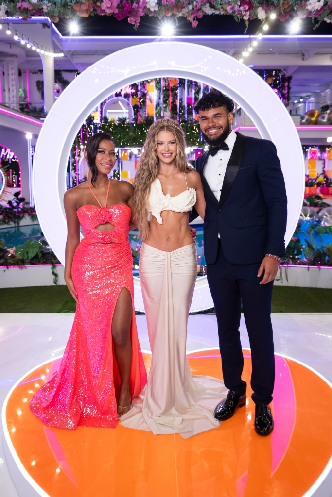 Love Island USA winners with Ariana Madix 