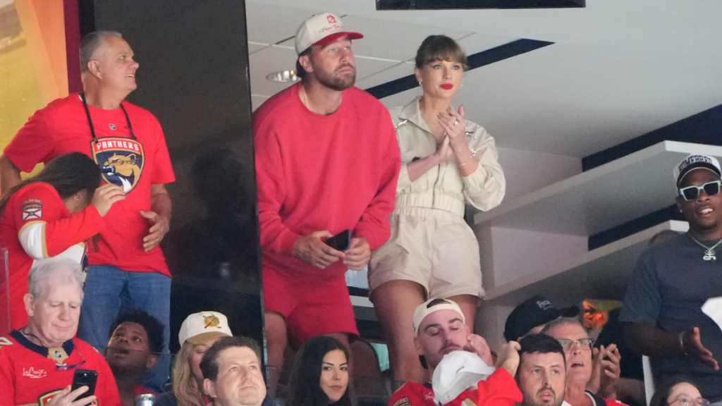 Taylor Swift Travis Kelce fan