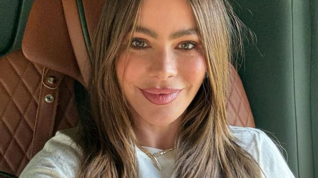 Sofia Vergara bikini video