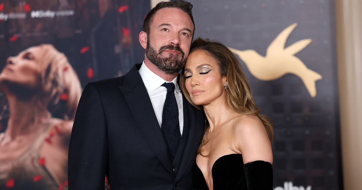 Jennifer Lopez Delays House Sale To Stay Tied to Ben Affleck, Says ‘Source’