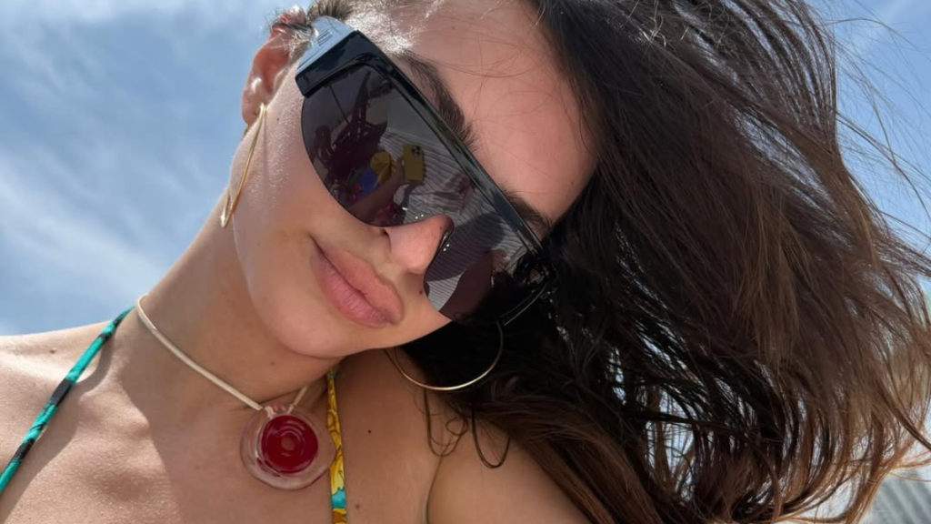 Emily Ratajkowski in bikini