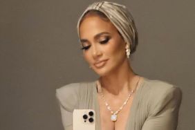Jennifer Lopez is staying strong amid low ticket sales rumors
