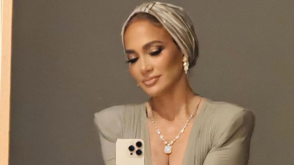 Jennifer Lopez is staying strong amid low ticket sales rumors