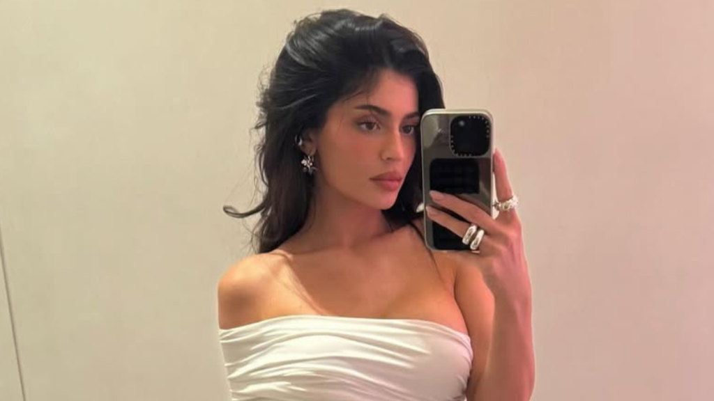 Kylie Jenner plunging top photos