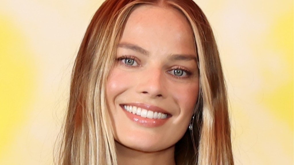 Margot Robbie Returns With Mini-Corset Dress After Giving Birth