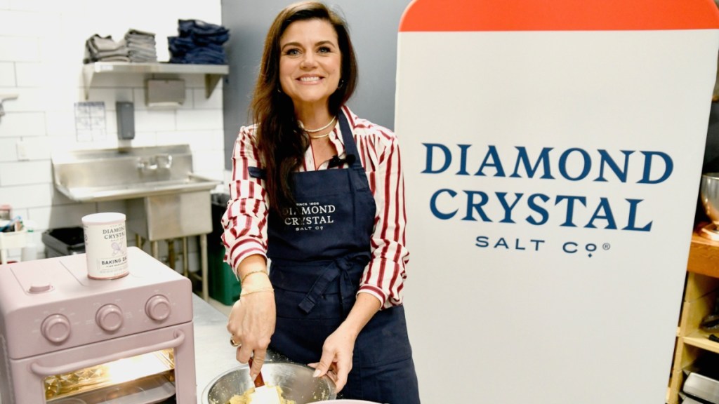 Tiffani Thiessen Goes Topless & Enjoys a Carrot Cake in New Video