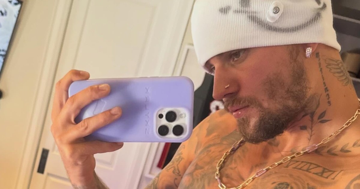 Justin Bieber Posts Shirtless Picture, Says ‘Thirst Trap for H—‘