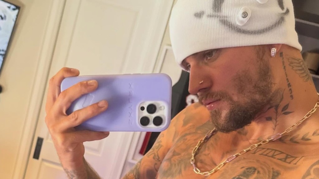 Justin Bieber Posts Shirtless Picture, Says 'Thirst Trap for H---'