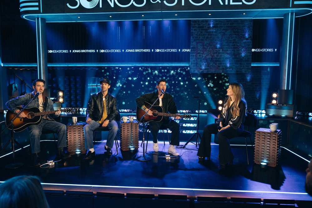 Jonas Bros and Kelly Clarkson 